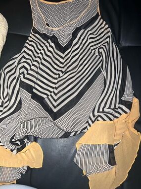 2for1 price🥰Preloved Marciano summer sheerflowvy blouse  Silk or Silk blended)